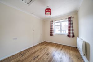 BEDROOM - click for photo gallery